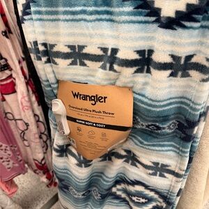 Wrangler Navy and White Geometric Plush Throw